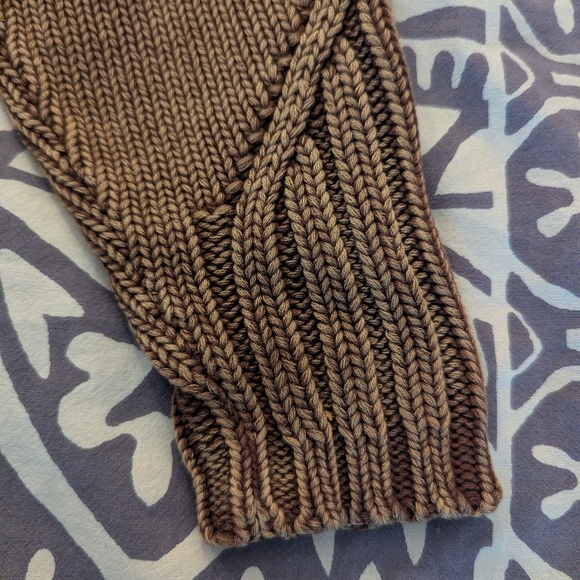 Women's Vintage Brown Cable Knit Sweater - Picture 7 of 13